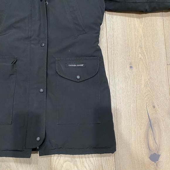 Trillium parka by Canada Goose - Picture 9 of 17